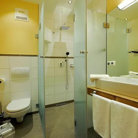 ゲストハウス Sportpension 3*